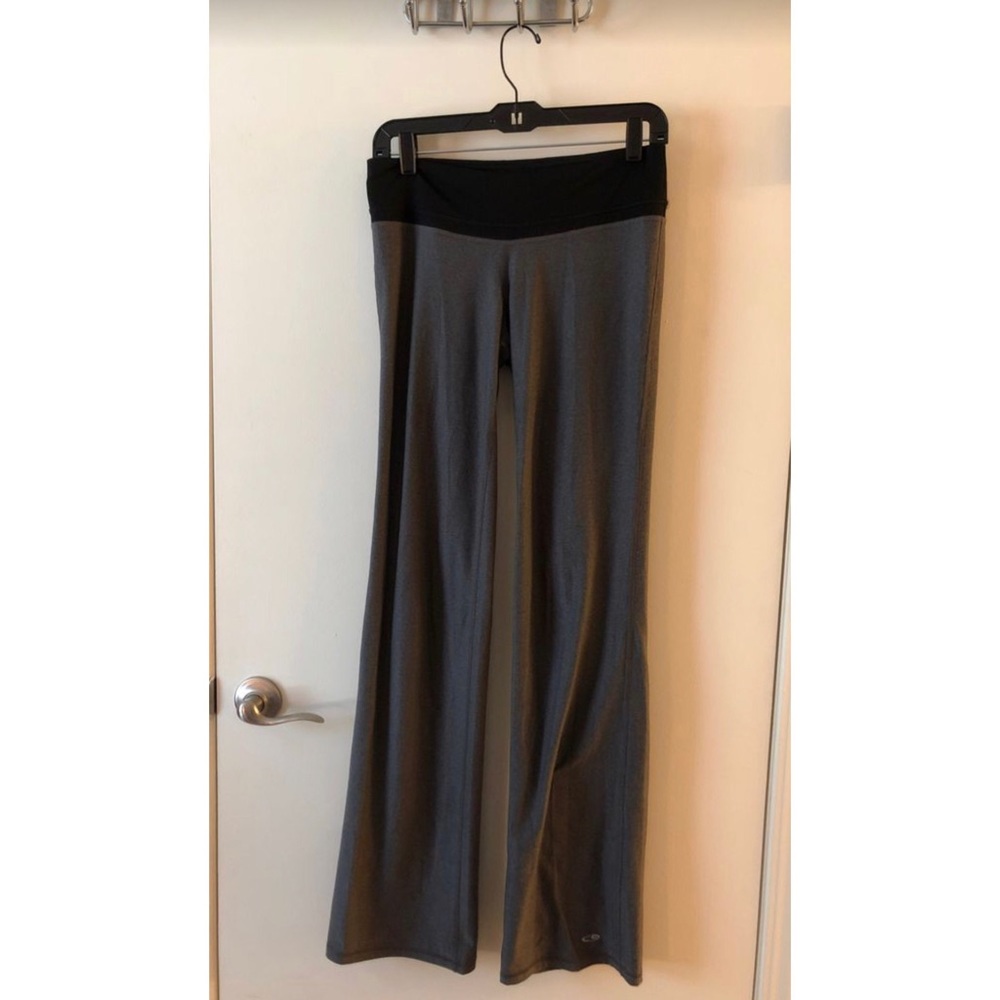 Yoga pants / tights
